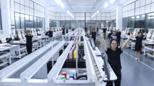 Máquina de Bordar <span class=keywords><strong>Computarizada</strong></span> HOLIHOPE HOLIAUMA de Fábrica Directa con 10 Años de Garantía, Motor de Cabezal Único 400*600, Tipo Computarizado, Lentejuelas 3D, Gorra - Product Image 5