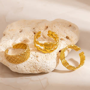 SUMMLY Vente en gros Bague ouverte ajourée en acier inoxydable plaqué or 18 carats avec cœur losange Bijoux de mode ajustables - Product Image 2