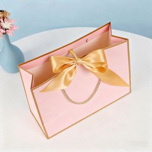 Bolsas de Regalo de Boda Reciclables Impresas en Papel de Arte Personalizadas por el Fabricante, con Asas de Cuerda de Algodón y su Propio Logotipo - Product Image 3