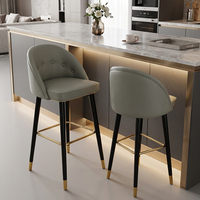 Tabouret de bar moderne et minimaliste en cuir capitonné, style italien, pour bar à vin de luxe et salon