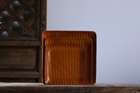 Cesta Elevada Quadrada Artesanal de Bambu com Laca Urushi Dourada, Ecológica, para Exibição de Frutas e Sobremesas