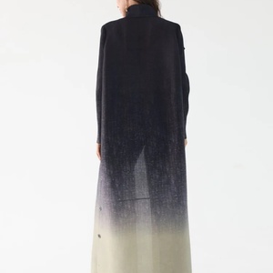 Abaya Miyake con Cuello Plegable, Doble Botonadura, Manga Larga, Degradado, para Mujer, Nueva Abaya 2024, Ropa de Diseñador Original - Product Image 5