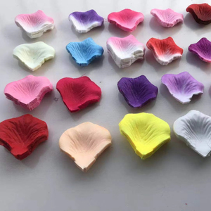 Lot <span class=keywords><strong>de</strong></span> 100 comprimés <span class=keywords><strong>de</strong></span> pétales <span class=keywords><strong>de</strong></span> rose colorés pour la décoration <span class=keywords><strong>de</strong></span> mariage ou <span class=keywords><strong>de</strong></span> la Saint-Valentin pétales artificiels non tissés vente en gros - Product Image 2