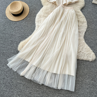 Ensemble élégant pour femme : haut peplum à manches courtes en dentelle perlée et jupe midi en tulle taille haute – Idéal pour l'été et les trajets quotidiens