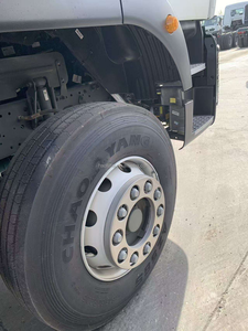 Camion Tracteur Howo TX 6x4 d'Occasion Fiable, Moteur Diesel Weichai Euro <span class=keywords><strong>2</strong></span>, Suspension Pneumatique, Conduite à Gauche, Idéal pour le Transport de Charges Lourdes en Afrique et la Construction - Product Image 5