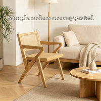 Fauteuil nordique en bois massif et rotin, dossier et assise en cannage tressé à la main, design à pieds croisés pour salle à manger, salon, hôtel et café
