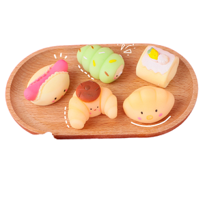 Vente en gros de jouets squishy en TPR de 4 cm, série de mini-dumplings de boulangerie, créatifs, anti-stress, cadeau amusant pour enfants et adultes de 5 à 7 ans - Product Image 1