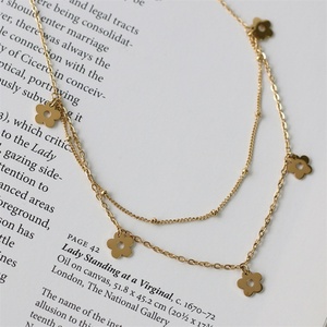 สร้อยคอสองชั้นแบบเรียบหรู ชุบทอง ประดับจี้รูปดอกไม้น่ารัก - Product Image 3