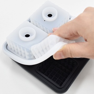 Bandeja de cubitos de hielo de silicona en forma de <span class=keywords><strong>Rubik</strong></span> 4 bandeja de cubitos de hielo esfera molde de cubitos de hielo de silicona para whisky - Product Image 2