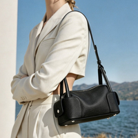 Sac à bandoulière style bowling 2026 Nouvelle Arrivée en cuir pleine fleur véritable, sac fourre-tout décontracté avec fermeture éclair et design coussin de niche