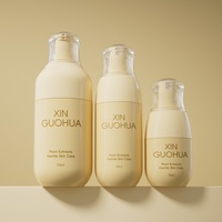 Produit en promotion : flacon pulvérisateur jaune de différentes tailles, forme cylindrique, avec un design unique