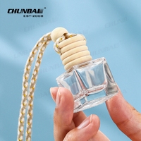 Mini bouteille de désodorisant de voiture en verre suspendue classique de luxe de 8ml vide avec capuchon en bois noir diffuseur de parfum d'huile essentielle de voiture