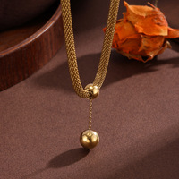 Pendentif Rond Vintage Femme en Acier Inoxydable Plaqué Or 18K Style Européen-Américain avec Chaîne à Maillons Tendance