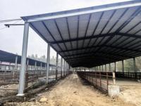 Entrepôt préfabriqué modulaire en acier léger à un étage, conçu sur mesure pour l'emballage et le stockage d'engrais, avec aménagement personnalisé