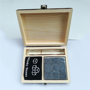 Outils <span class=keywords><strong>de</strong></span> barre <span class=keywords><strong>de</strong></span> noël 9 pièces/ensemble <span class=keywords><strong>granit</strong></span> naturel <span class=keywords><strong>whisky</strong></span> pierres <span class=keywords><strong>de</strong></span> refroidissement réutilisables bière vin <span class=keywords><strong>whisky</strong></span> roches <span class=keywords><strong>de</strong></span> refroidissement dans une boîte en bois - Product Image 3