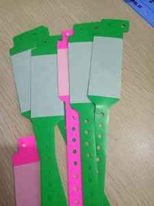 Pulsera de Identificación de <span class=keywords><strong>PVC</strong></span> Impermeable para <span class=keywords><strong>Hospital</strong></span>, con Logotipo Personalizado, para Uso del Paciente - Product Image 4
