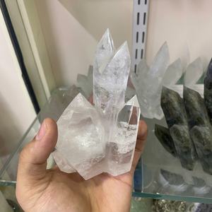 Grappe de Cristaux de Quartz Clair Naturel Poli – Échantillon Décoratif pour la Maison et Pierre de Feng Shui - Product Image 1