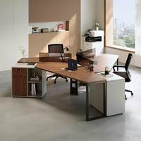 Bureau à structure en acier de forme irrégulière, bureau de bureau pour 3 personnes, bureau de bureau en bois, bureau à pieds en acier, table de forme irrégulière