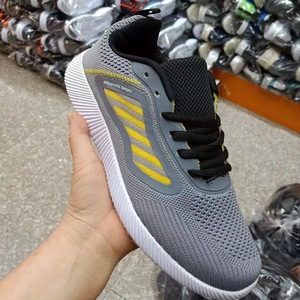 Liquidation de chaussures neuves : Sandales pour femmes, baskets pour hommes et enfants, lots en gros, fournisseur de balles Ukay en Chine - Product Image 3