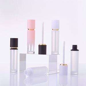 Tube <span class=keywords><strong>de</strong></span> brillant à lèvres rond dégradé personnalisé avec logo, capacité 8 ml, étiquette privée, boîtes vides en plastique pour brillant à lèvres, OEM pour utilisation avec le blush - Product Image 1