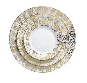 Europese Stijl Luxe Helder Wit Gouden Rand Ontwerp Ronde Plaat Keramische Serviesgoed Sets Porseleinen Eten Dinerborden Set