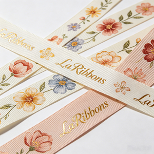 Cinta de poliéster grosgrain con estampado floral dorado y logotipo de marca personalizado OEM, múltiples colores base para decoración de regalos y prendas de vestir. - Product Image 2