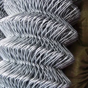 Rotoli di recinzione a maglie zincate con design a ciclone a 2 pollici con foro diamantato da 2mm