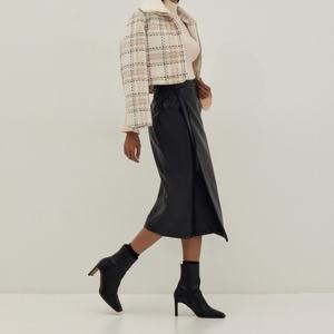 Jupe crayon mi-longue en cuir PU fabriquée en usine pour femmes - Product Image 4