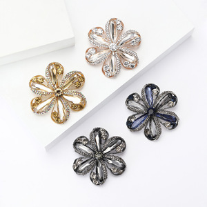 Broches de Flores con Cristales de Imitación y Aleación Chapada en Oro, Diseño 2026, para Accesorios de Ropa de Mujer para Carnaval - Product Image 1