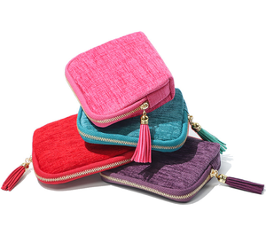 Pochette à bijoux portable haut de gamme faite à la main avec fermeture magnétique en tissu chenille épais, coloris Rose Rouge, Rouge Vif, Bleu Lac, Violet - Product Image 1