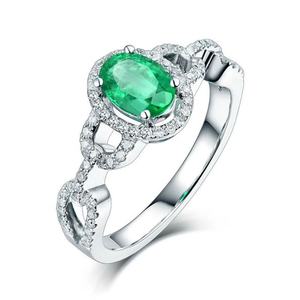 แหวนเงินแท้ S925 ประดับพลอยธรรมชาติทรงรี 5x7 มม. สีเขียวมรกตสังเคราะห์ ประดับเพชร CZ และมอยส์ซาไนต์ ดีไซน์อินฟินิตี้ สำหรับผู้หญิง - Product Image 1