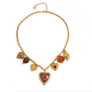 Collier pendentif cœur style européen-américain plaqué or 18 carats avec fleur en résine couleur ambre, chaîne de pull - Product Image 5