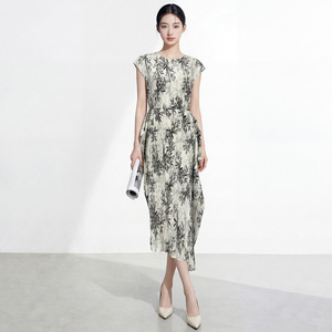 ชุดเดรสจีบพลีท Miyake รุ่นใหม่ประจำฤดูร้อนปี 2026 สไตล์ลำลอง คอทรงกลม ไซส์ใหญ่ สำหรับผู้หญิง ขายส่งเสื้อผ้าสตรี - Product Image 1