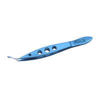 Instrument chirurgical pour la chirurgie oculaire : Pince à noyau à action croisée, à dents crantées et à mâchoires en forme de palette