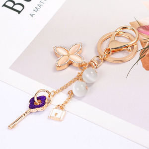 Porte-clés créatif vintage en métal avec strass en cristal, motif trèfle à quatre feuilles, fleur d'opale en forme 3D, mousqueton léger - Product Image 5