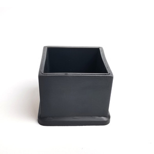Bouchons carrés en plastique Shih Hung 30x30mm noirs pour pieds de table et de chaise - Product Image 2