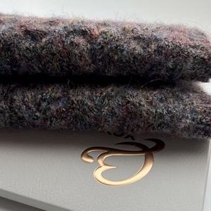 74% 재활용 폴리에스터 17% 아크릴 6% 울 3% 스판덱스 | 헤비급 브러시 원사 1/9NM | 어두운 겨울 니트웨어 멋진 원사 - Product Image 2