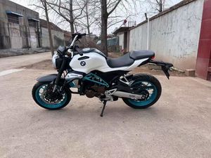 Motocyclette à essence d'occasion V8 avec un moteur de 200 cm³ - Product Image 2