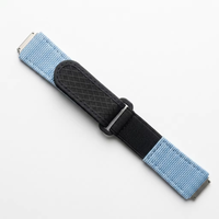 Montre mécanique ultra-fine personnalisée avec bracelet bleu en nylon et boîtier en fibre de carbone souple pour hommes