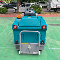 Nouvelle balayeuse électrique commerciale à trois brosses, batterie 48V, pour le nettoyage des surfaces en asphalte sur de grandes surfaces