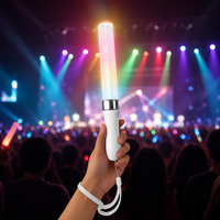 Bâton lumineux RGB télécommandé avec 16 modes clignotants, poignée blanche, anneaux chromés pour concerts, fêtes, événements, vente en gros