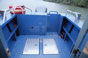 Mini bateau <span class=keywords><strong>de</strong></span> croisière à coque en V <span class=keywords><strong>de</strong></span> 19 pieds, nouveau bateau <span class=keywords><strong>de</strong></span> voyage en mer en alliage d'aluminium avec un poste <span class=keywords><strong>de</strong></span> conduite arrière pour la vente - Product Image 3