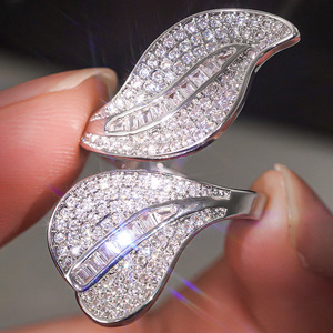 Anello Aperto Asimmetrico a Foglia per Donne, Regolabile, Ispirato alla Natura, Accessorio per Uso Quotidiano - Product Image 2
