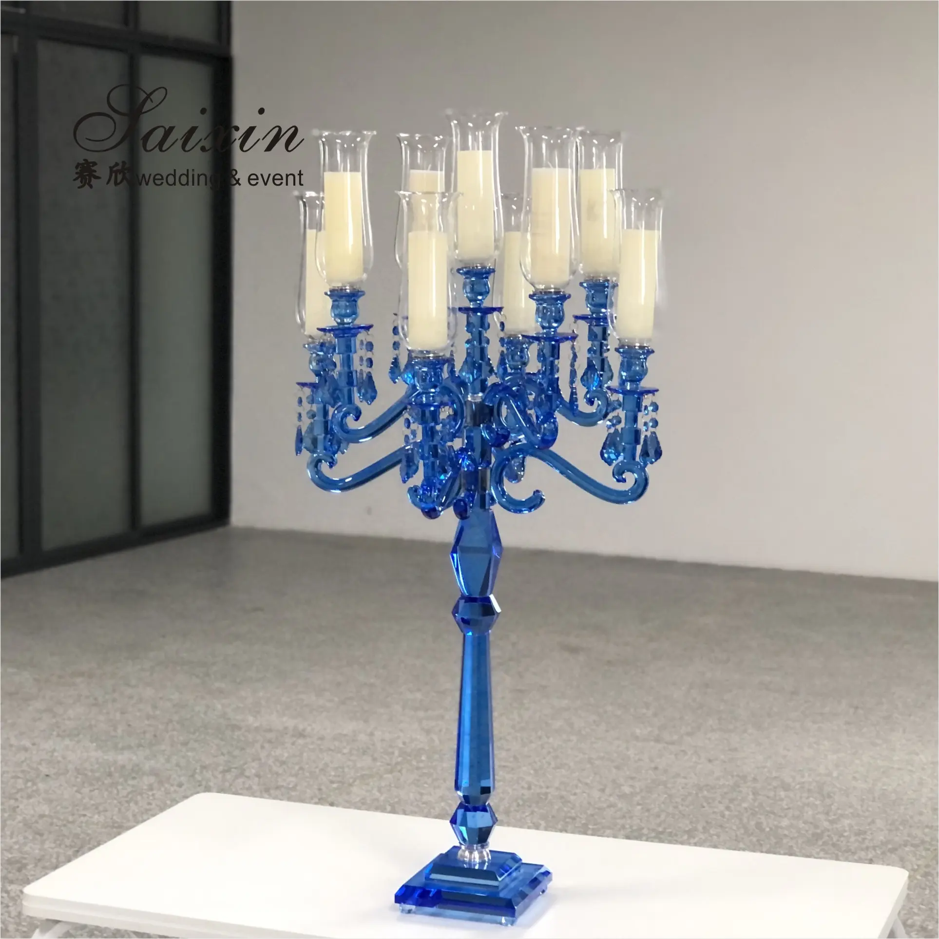 Nuevo diseño de candelabros de cristal azul, 9 brazos, Decoración de mesa de boda, candelabro de boda de cristal alto, pieza central