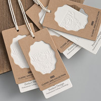 Étiquettes suspendues en papier kraft écologique de forme spéciale, découpe personnalisée, design ajouré, gaufrage, estampage à chaud or/argent