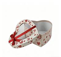 Maßgefertigte Spezialform Valentinstag Süßigkeiten-Schokoladen-Geschenkbox mit Fensterdeckel Herzförmige Graupappe-Verpackung