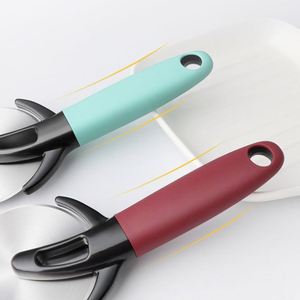 Wholesale Food Grade Stainless Steel <b>Rolling</b> Wheel Round Pizza Cutter - Product Image 4