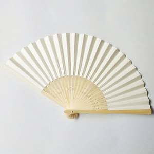Venta al por mayor de fábrica: Abanico de mano plegable de bambú ecológico con logotipo personalizado, regalos de recuerdo de boda hechos a mano, tema clásico de amor para - Product Image 3
