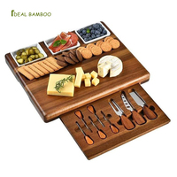 Ensemble de planches à charcuterie en bois d'acacia écologique de qualité supérieure avec tiroir coulissant et kit de couteaux en acier inoxydable pour cadeaux de mariage et de pendaison de crémaillère