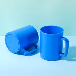 Mug Promosi Cangkir Kopi Susu PP Plastik 13Oz dengan Pegangan Kustom Cangkir Kopi Biru dengan Pegangan